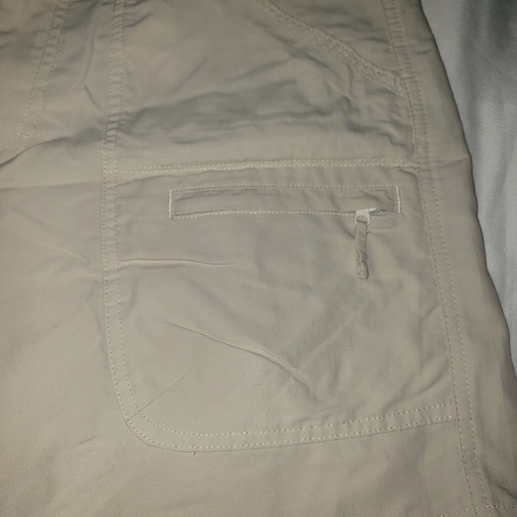 Khaki cargo style Bermuda Length Shorts Size 4 - Picture 7 of 7